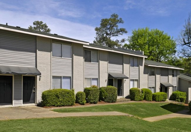 Vineville Townhomes East and West exterior apartments